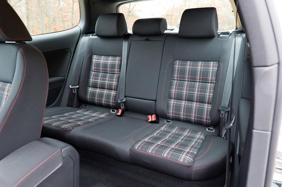  Volkswagen Golf GTi 2012 года  (фото 16 из 48)